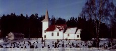 Vinterbilde av Helgen kirke og kirkegård 
Helgen church and churchyard in winter.