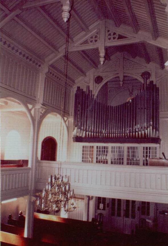 Holla Kirke, mot orgelgalleri fr oppussing.