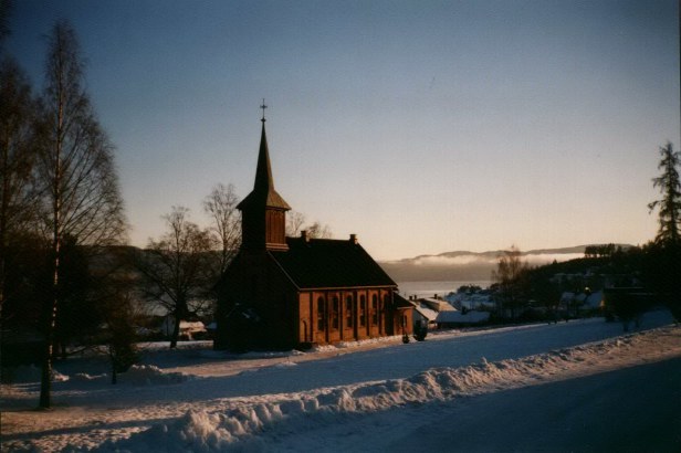 Holla Kirke en vinterdag.
Church in Winter.