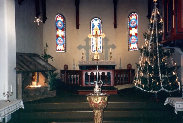 Alterpartiet i Holla Kirke i julen.
Bildet er tatt fr opppussingen til jubileet 1992.
Chancel at Christmas - before restoration.
