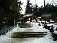 shrine steps.JPG (113556 bytes)