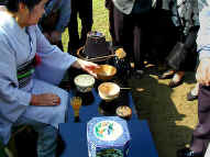 tea ceremony.JPG (72774 bytes)