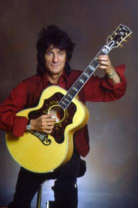 [Ronnie with his signature Gibson J-200 like I own]